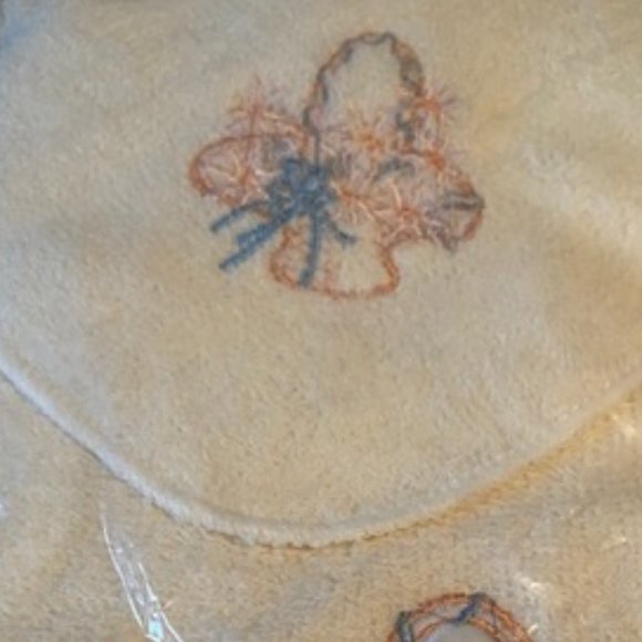 2/$40 Towel Set 3 piece New - Picture 3 of 7